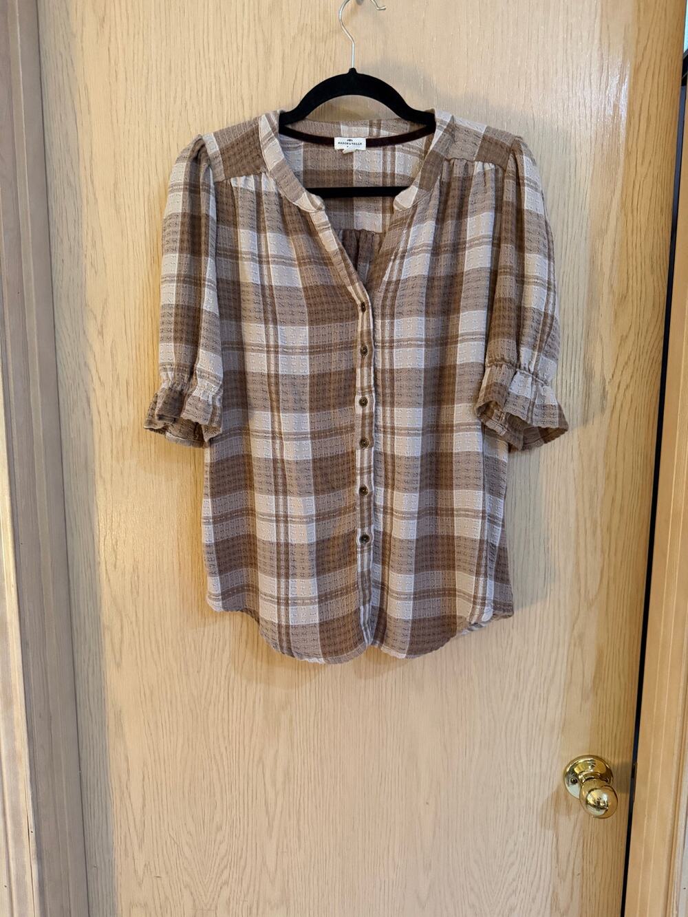 Mason & Belle Plaid Button Front Blouse Womenโs M Taupe Cream Ruffle Sleeve